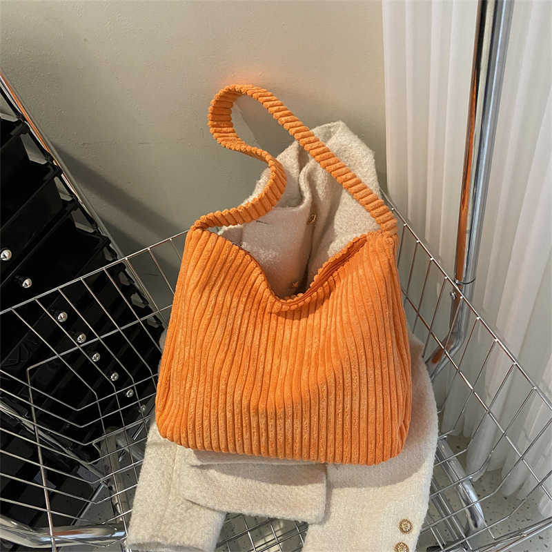In 2023, corduroy tote bags will be launched as large capacity shoulder bags for college students attending classes 241230