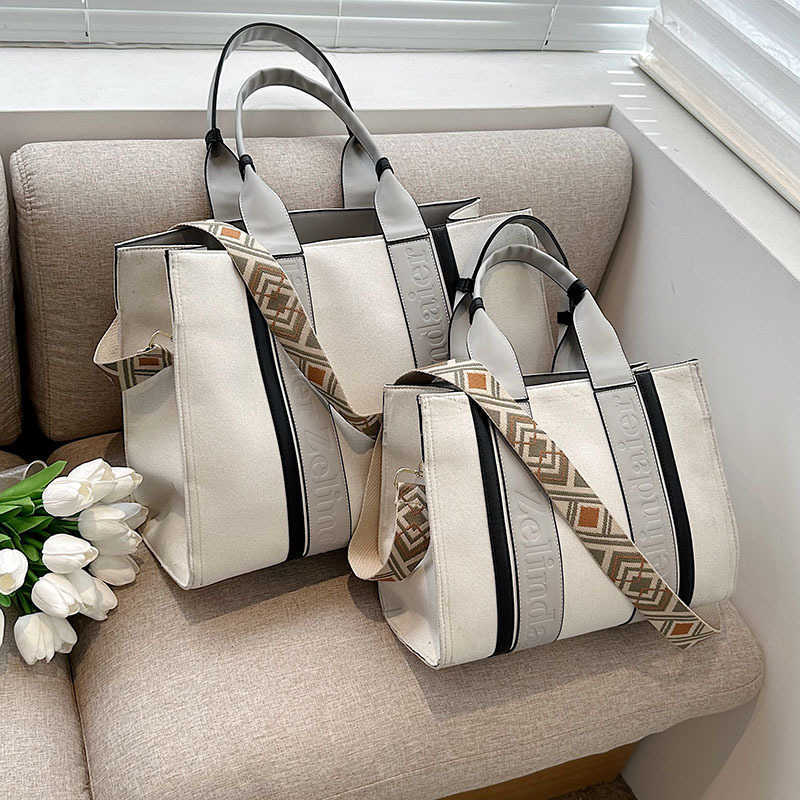 Tote bag canvas contrasting large capacity bag, women's trendy, fashionable high-end work commuting crossbody bag 241215