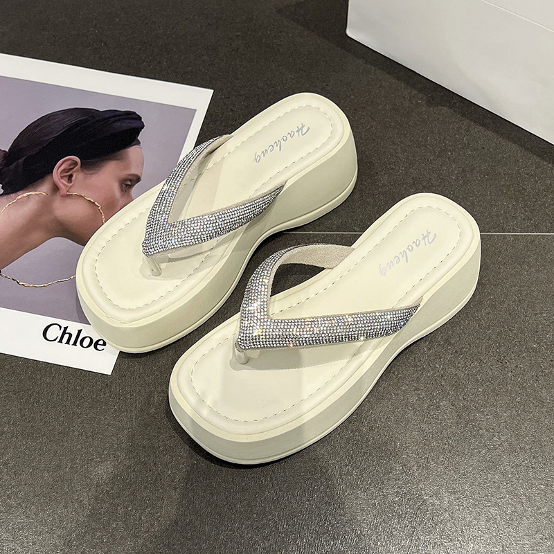 Round Toe Thick Sole Sponge Bottom Rhie Flip ps For Women In The Summer Of 2025 Designer New Gold Sier Black Trendy Sandals Beach Slippers