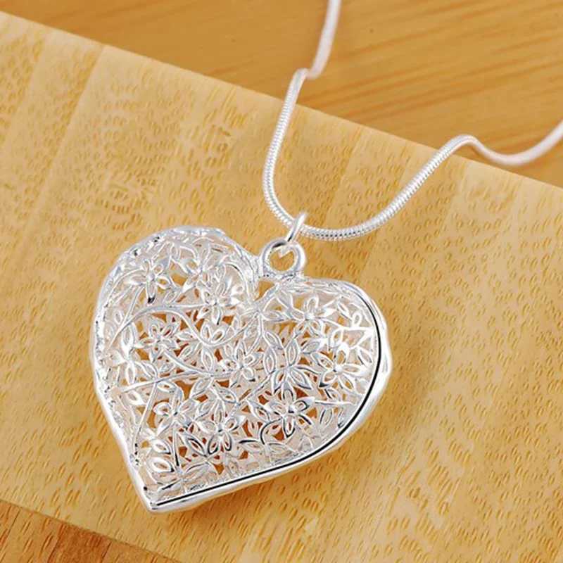 Silver 18-30 inch heart-shaped pendant snake chain necklace suitable for womens fashionable wedding party charm jewelry W241230