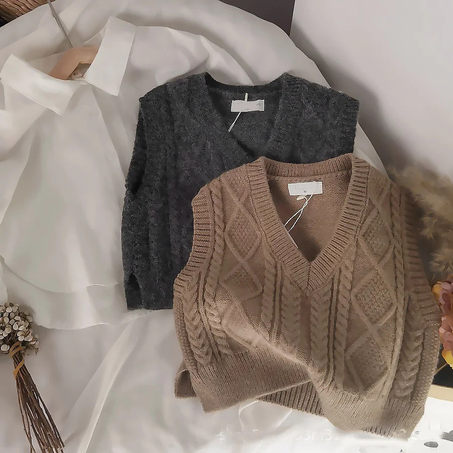 Childrens Knitted Vest Spring And Autumn Clothing V-Neck Small And Medium-Sized Childrens Sweater Vest Camisole For Both Boys 241230