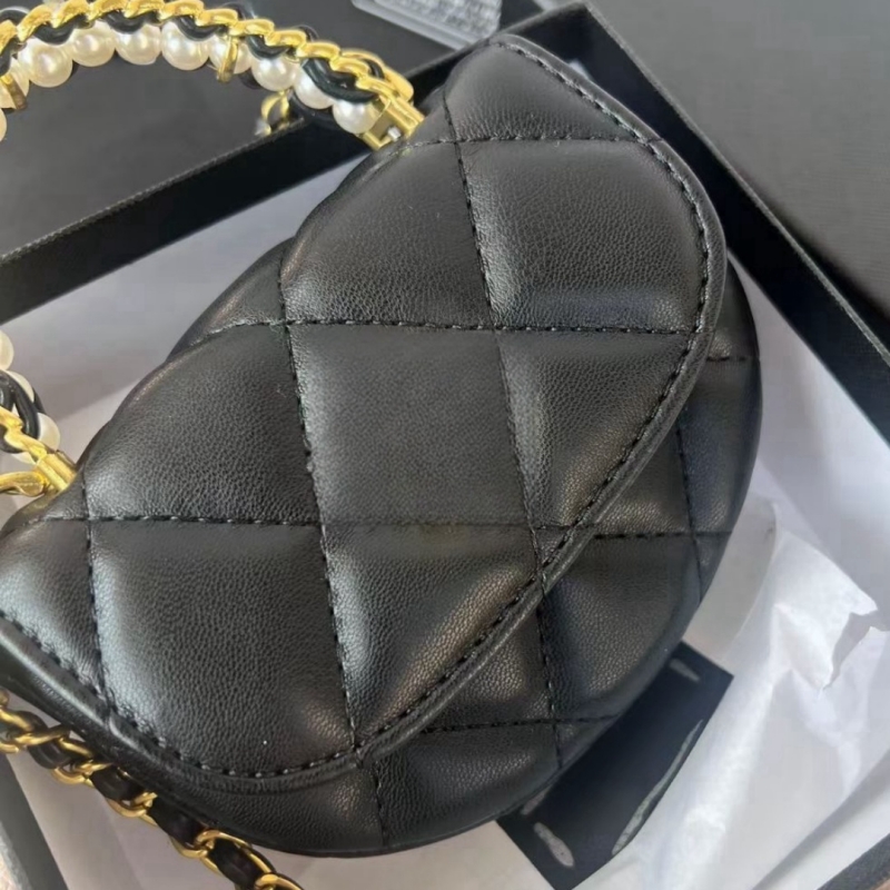 2025--10A Metal pearl hollow-out handle semi-circular chain diamond check Dinner makeup bag Mini crossbody bag