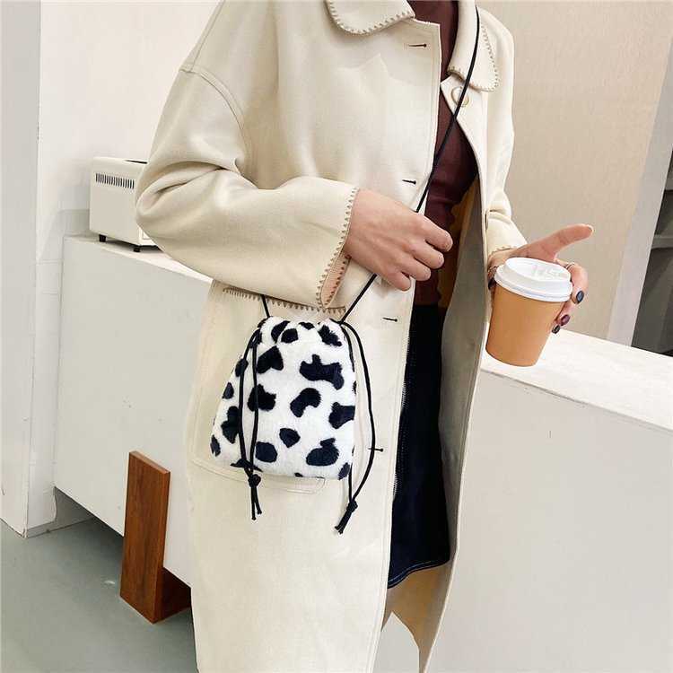 Autumn and Winter Plush Vertical Phone Bag with Drawstring, Cute Crossbody Mini Bag, Korean Version Fur Student Soft and Cute Shoulder Bag