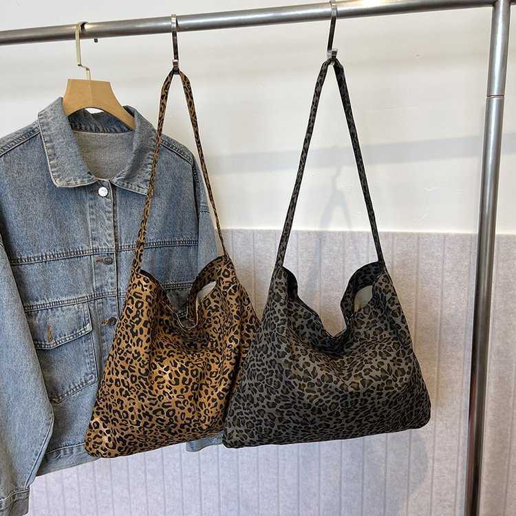 Korean Version 2024 New Leopard Print Floral High-end Women's Shoulder Bag, Internet Famous Same Style Canvas Bag, Large Capacity Armpit Bag