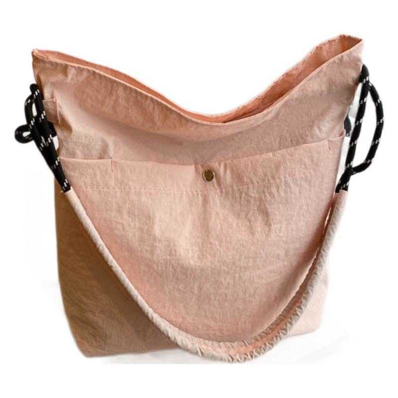 Korean version of artistic fashion commuting large capacity shoulder crossbody bag for women 2024 new casual fashion tote armpit bag 241230