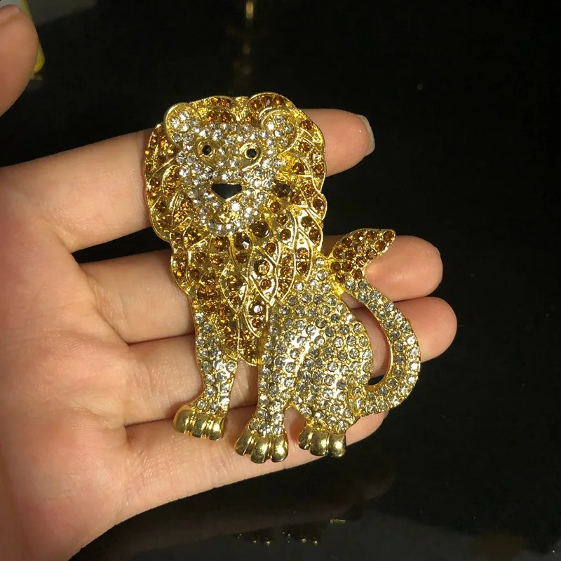 Stylish vintage gold-plated animal brooch with light inlaid heavy industry personality elegant high-grade PIN 241230