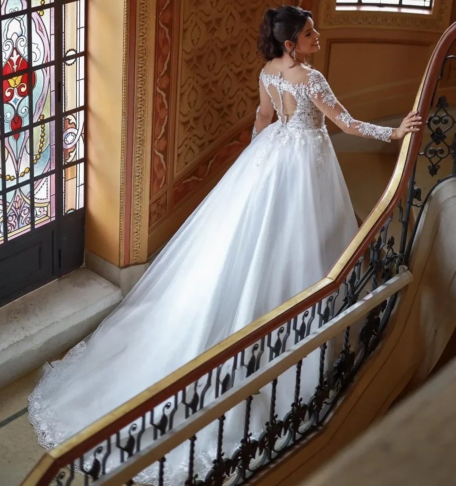 2025 Elegant A-line Bride Wedding Dress Scoop Long Sleeves Applique Illusion Back Zipper Buttons Bridal Formal Gowns Vestidos De Novia Robe De Mariage