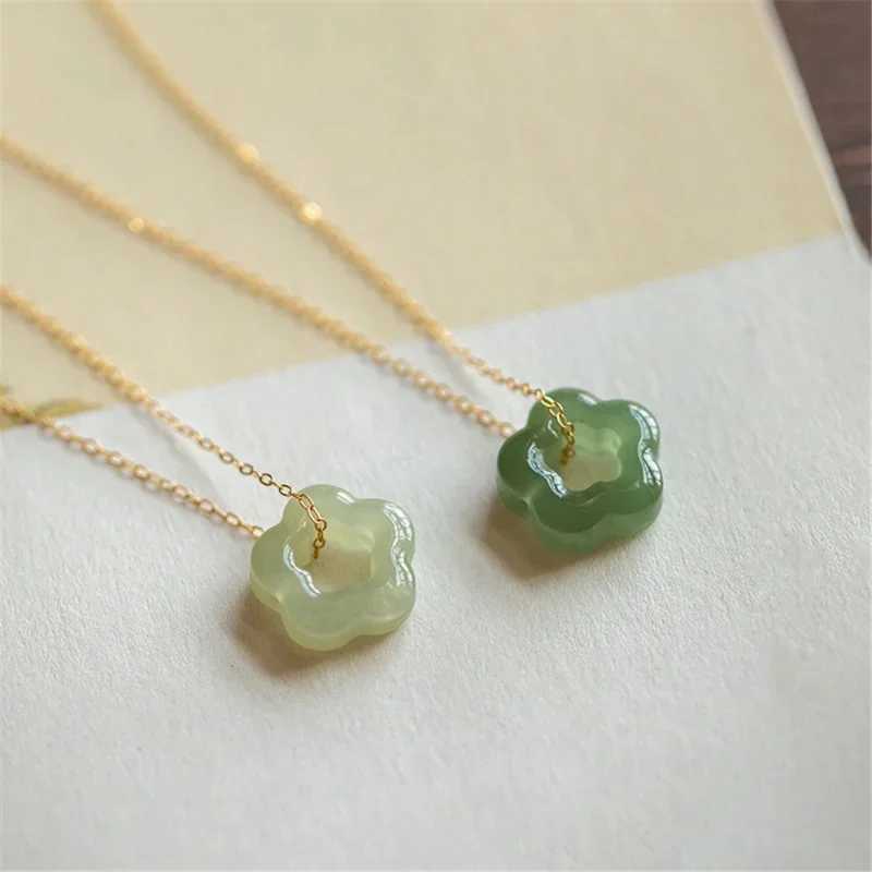 Natural Hetian Jadeite Plum Blossom Pendant Necklace 925 Pure Silver Plated Gold Cravik Chain Hollow Exquisite Jewelry W241230