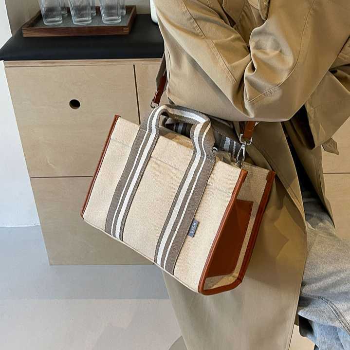 Korean Trendy Fashion Handheld Tote Bag with Large Capacity Canvas Contrast Color Single Shoulder Crossbody Bag 241215