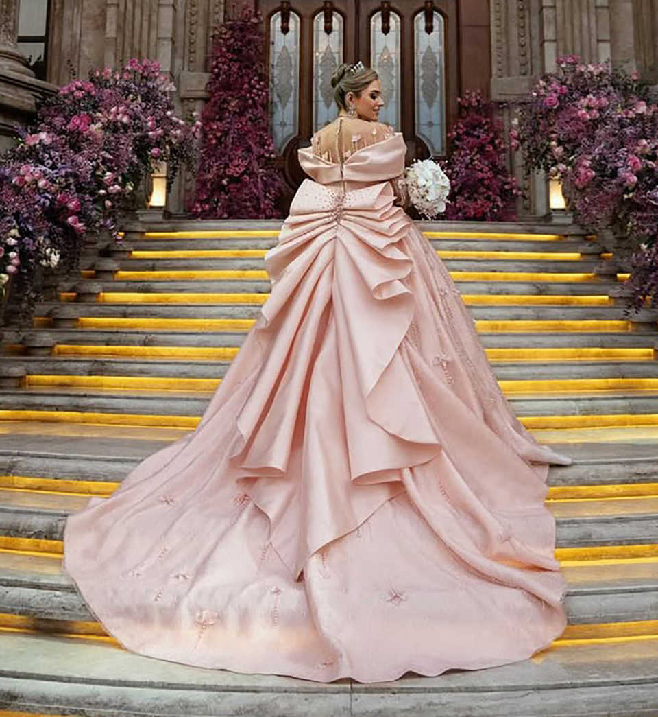 Princess Pink Ball Gown Wedding Dresses Appliques Beaded Off Shoulder Designer Lace Sequins Court Gown Pleat Custom Made Bridal Plus Size Vestidos De 