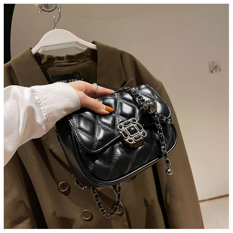 High Quality Fashionable For Women In Spring , New Trend Embroidered Diamond Grid Single Shoulder Diagonal Cross Bag