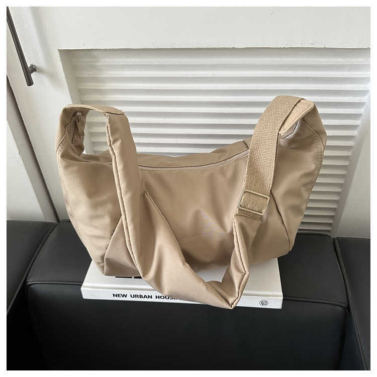 Leisure large capacity wide shoulder Oxford cloth bag 2023 stylish design pleated dumpling bag, single shoulder crossbody bag, women's bag 241230