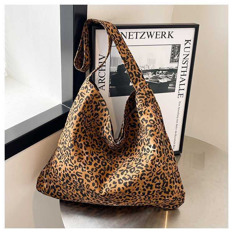 Korean Version 2024 New Leopard Print Floral High-end Women's Shoulder Bag, Internet Famous Same Style Canvas Bag, Large Capacity Armpit Bag