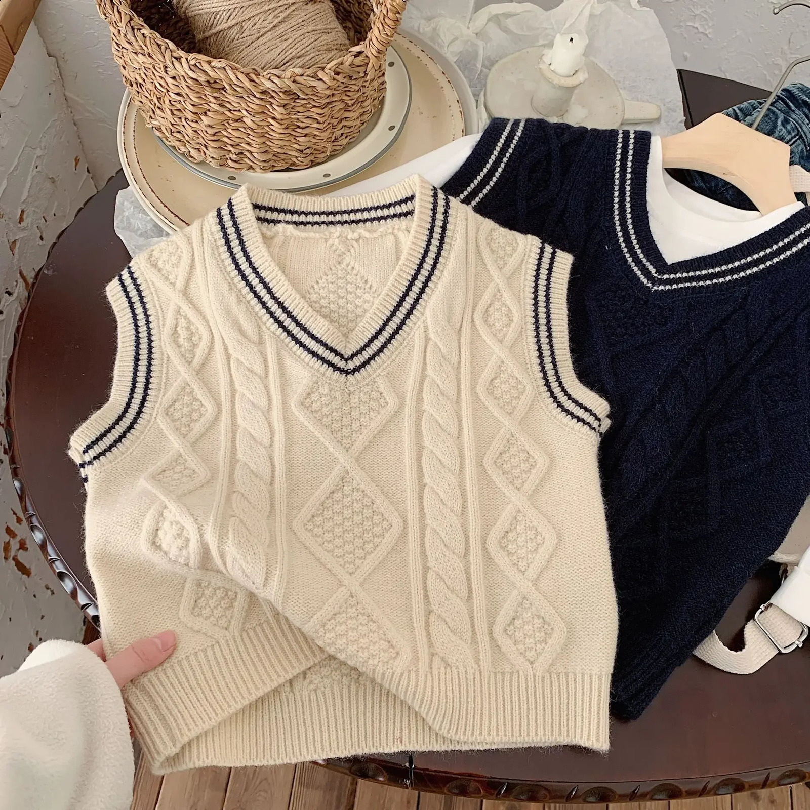 Childrens Vest Autumn Baby Kids Clothing Boys V-neck Vest Knitted Striped Fashion Girls Sweaters toddler girl winter clothes 241230