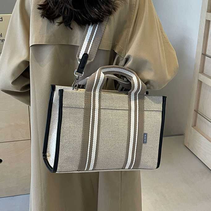 Korean Trendy Fashion Handheld Tote Bag with Large Capacity Canvas Contrast Color Single Shoulder Crossbody Bag 241215
