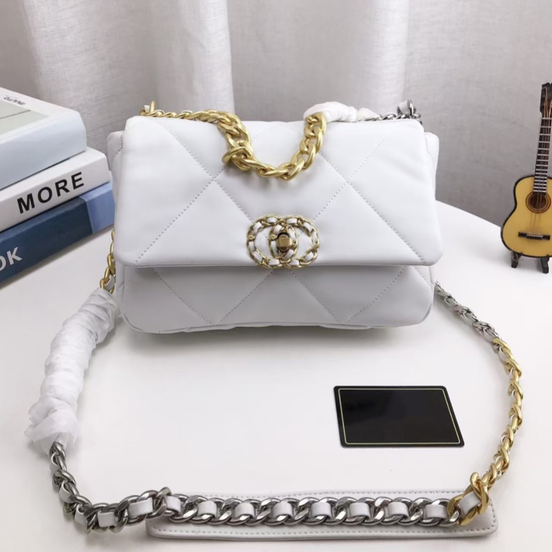2025 Designer Vintage Womens ThreeTone Chain Shoulder Bag Soft Cloud Bag Metal Leather Threaded Chain Design Two Sizes Crossbody Bag Without Box 19 series