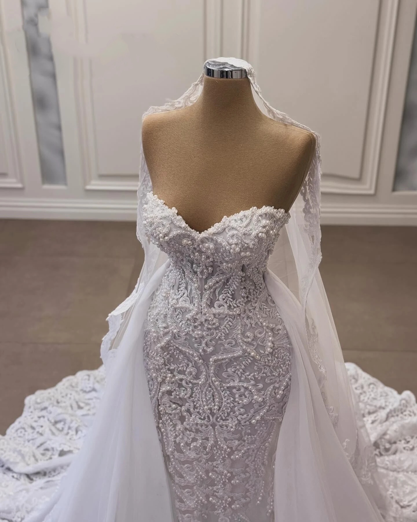 ful Pearls Wedding Dress Mermaid Bridal Gowns Appliques Strapless Bride Dresses with Overskirts Customized Plus Size Vestido de novia