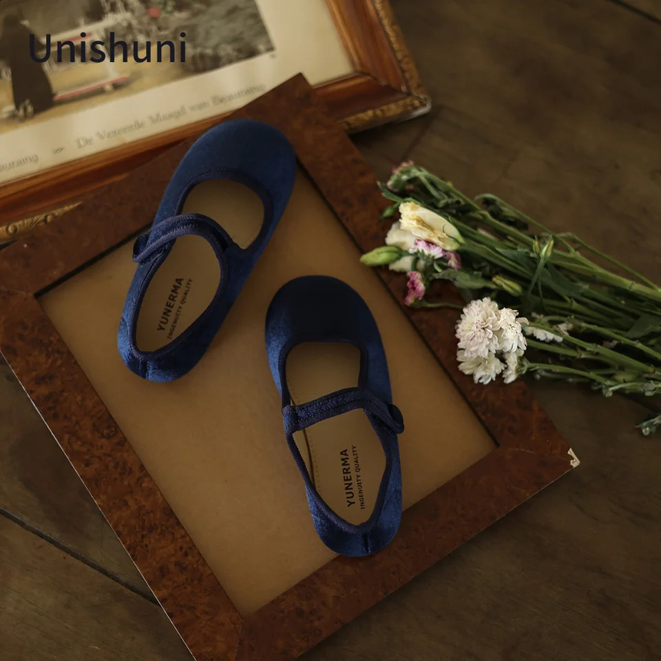 Unishuni Vintage Velvet Mary Jane Shoes for Girls Princess Casual Flats Children Round Toe Retro Red Green Flats Kids Dress Shoe 241230