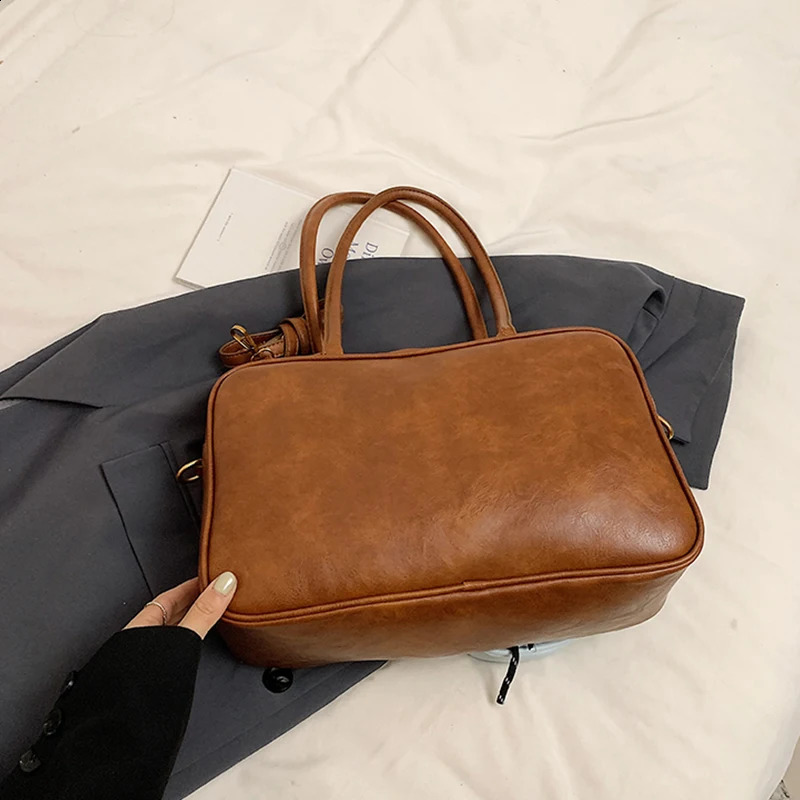 Retro Panther Comparison Splicing Bowling Shoulder Bag Womens briefcase Pillow Handbag Autumn Large Capacity Handbag 241226