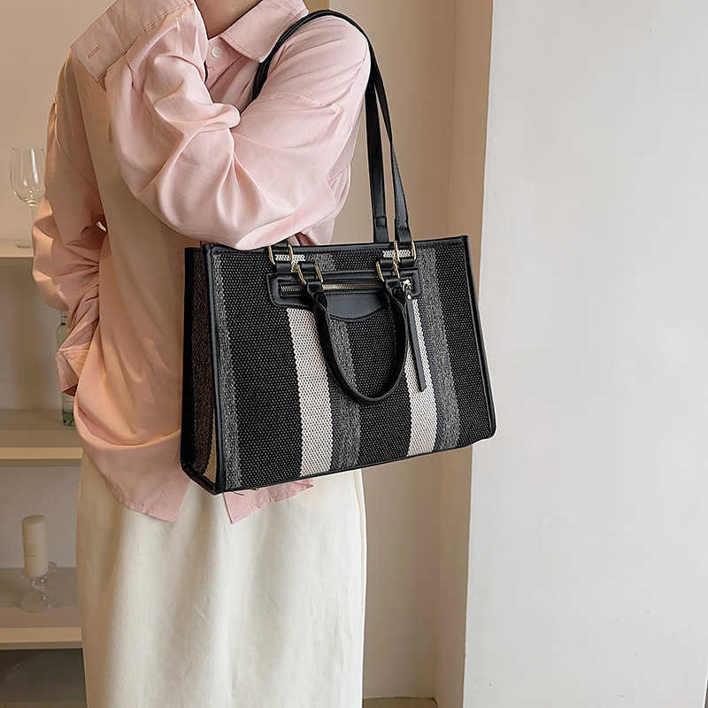 White ditch luggage, canvas tote bag, women's item, contrasting color striped handbag, large capacity shoulder bag 241215