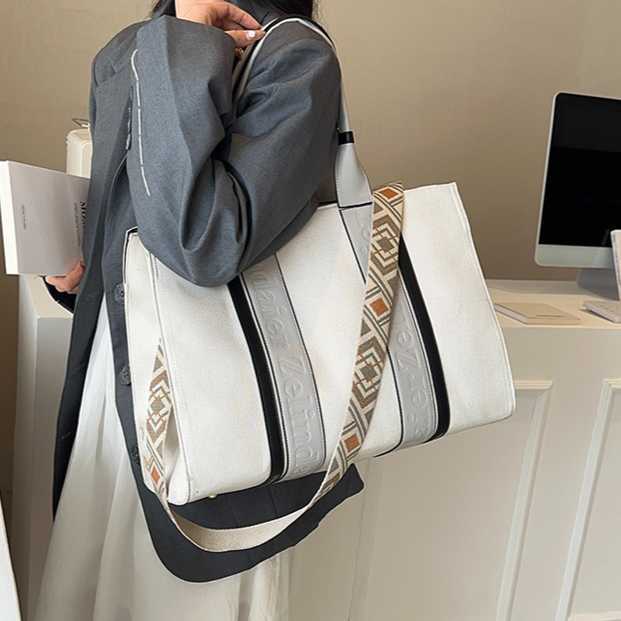 Female high-end niche tote bag contrasting color handbag large capacity commuting crossbody bag 241215