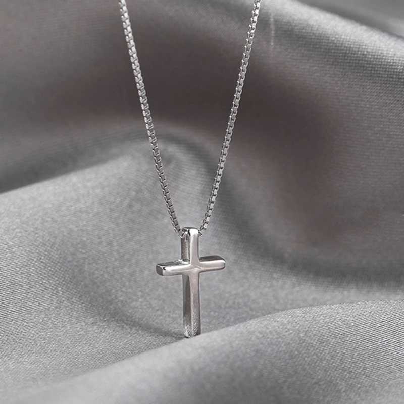 925 sterling silver cross necklace simple and exquisite with faith in geometry. Her pendant necklace is a gift for ladies with exquisite jewelry decor