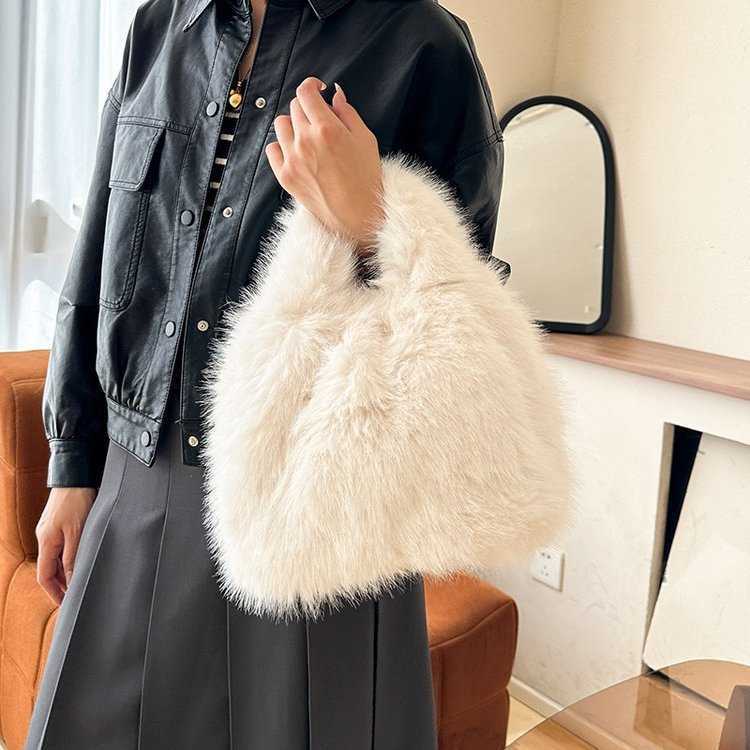 New Autumn and Winter Furry Bag for Women with High-end Feel, Hand-held Bill of Lading Shoulder Bag, Large Capacity Crossbody Bag, Tote Plush Bag