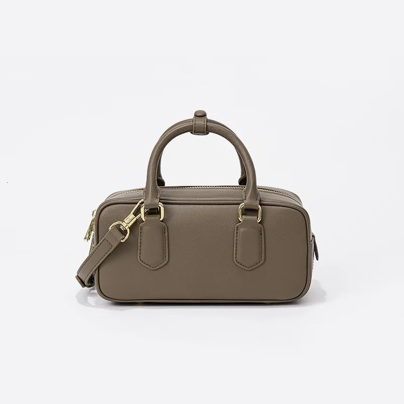 Vintage Boston Aging Ball New Style Niche Design Pillow Bag Fashionable Genuine Leather Single Shoulder Slant Handbag Feather Gothic BagVoyage