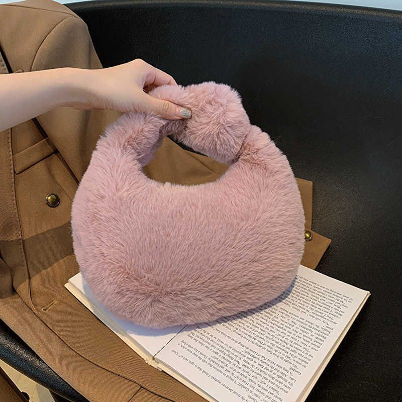 Internet celebrity furry handbag for women 2023 new fashionable and stylish cute one shoulder handbag plush versatile hand-held small bag 241230
