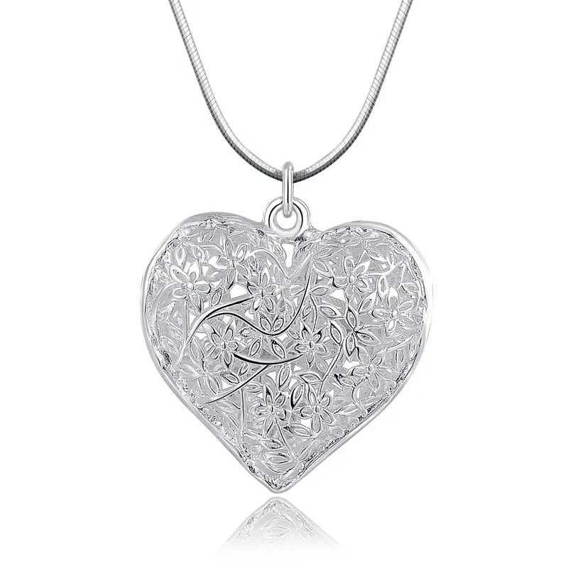 Silver 18-30 inch heart-shaped pendant snake chain necklace suitable for womens fashionable wedding party charm jewelry W241230