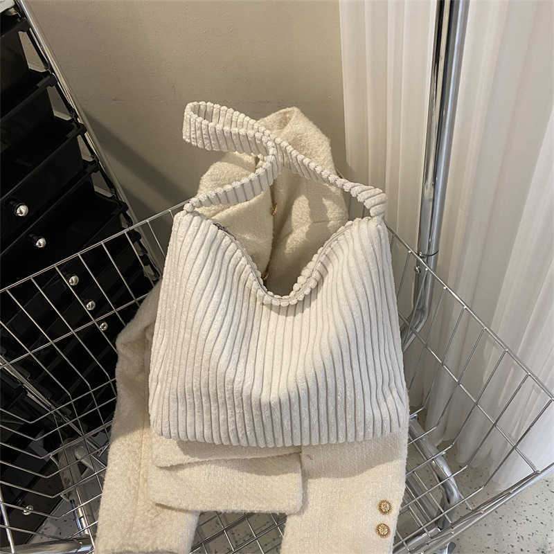 In 2023, corduroy tote bags will be launched as large capacity shoulder bags for college students attending classes 241230