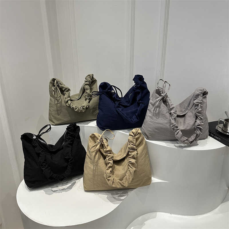 Large capacity simple canvas 2024 autumn new trend fashionable solid color casual pleated crossbody single shoulder tote bag 241230