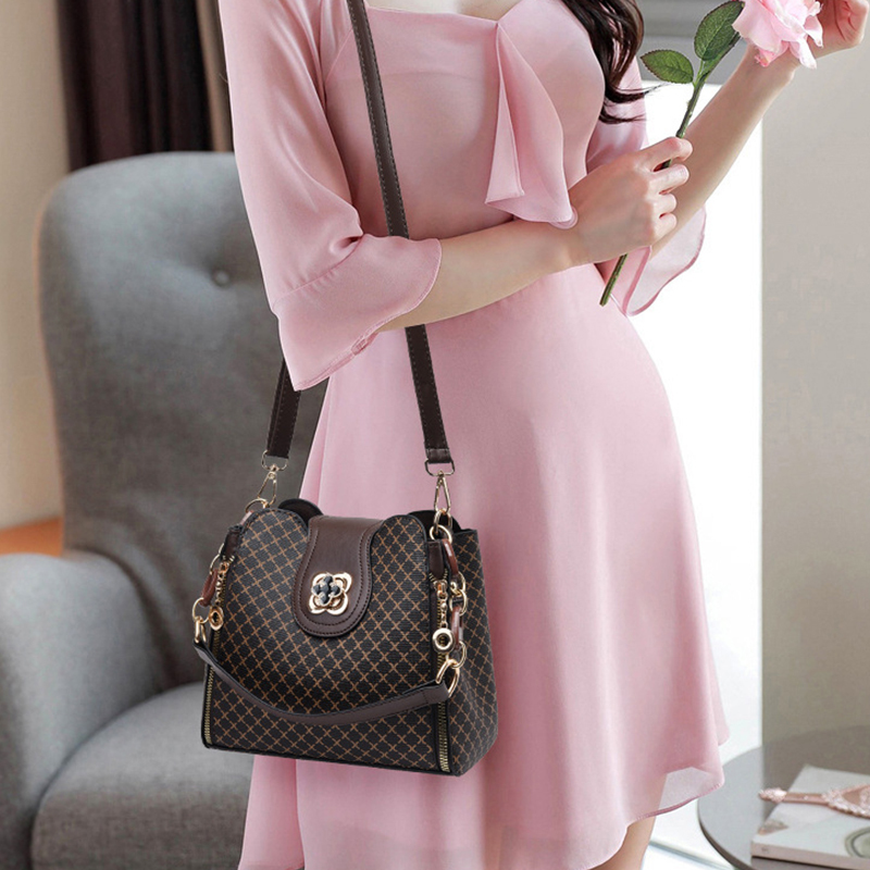 New Women Handbag Design Bucket Crossbody Flip Check Print Large Capacity Single Shoulder Straddle Bag