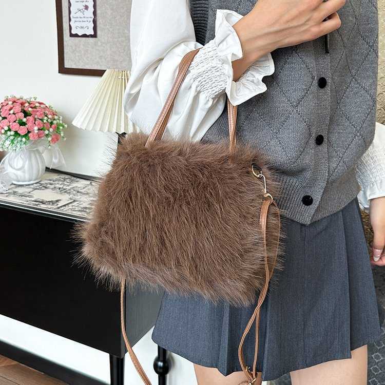 Autumn and Winter Plush Bag Women's New Style Plush Tote Bag Large Capacity Plush Single Shoulder Underarm Bag Trendy Women's Crossbody Bag