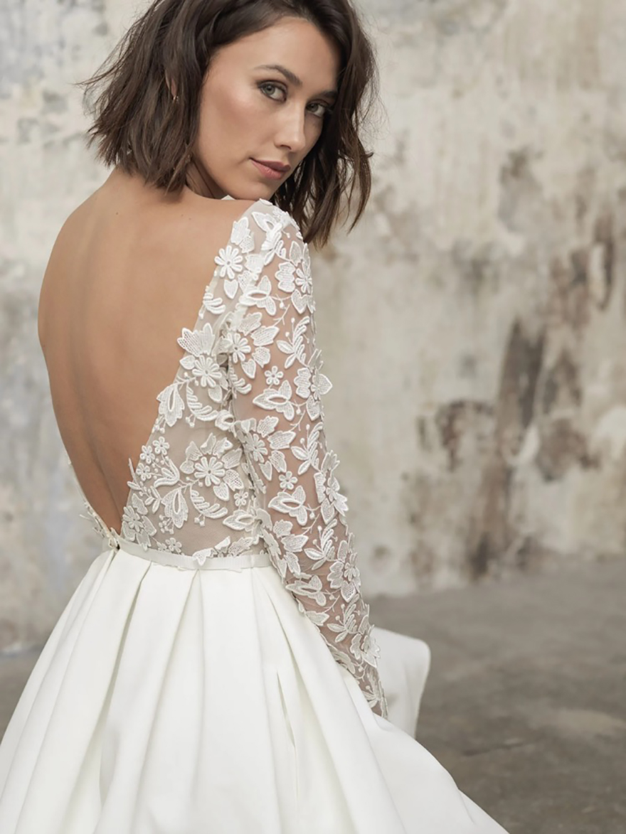 2024 Short Beach Satin Wedding Dresses Lace Appliqued Long Sleeve Backless Reception Gowns With Pockets Women Formal Dress