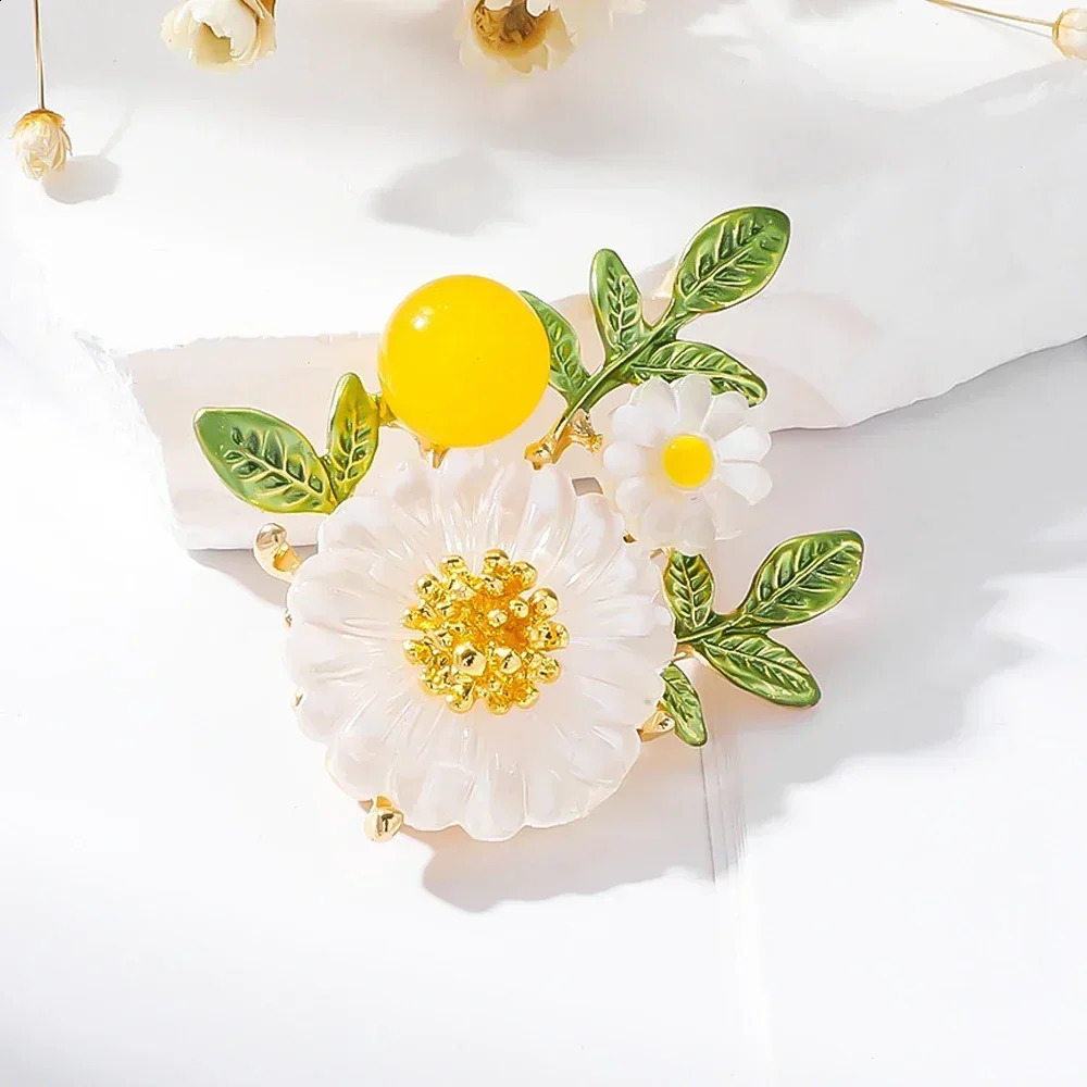 Fashion Daisy Flower Brooch Green Leaf Sunflower Lapel Pins Badge Jewelry For Jackets Backpack Scarf Hats Clothing Accessories 241230