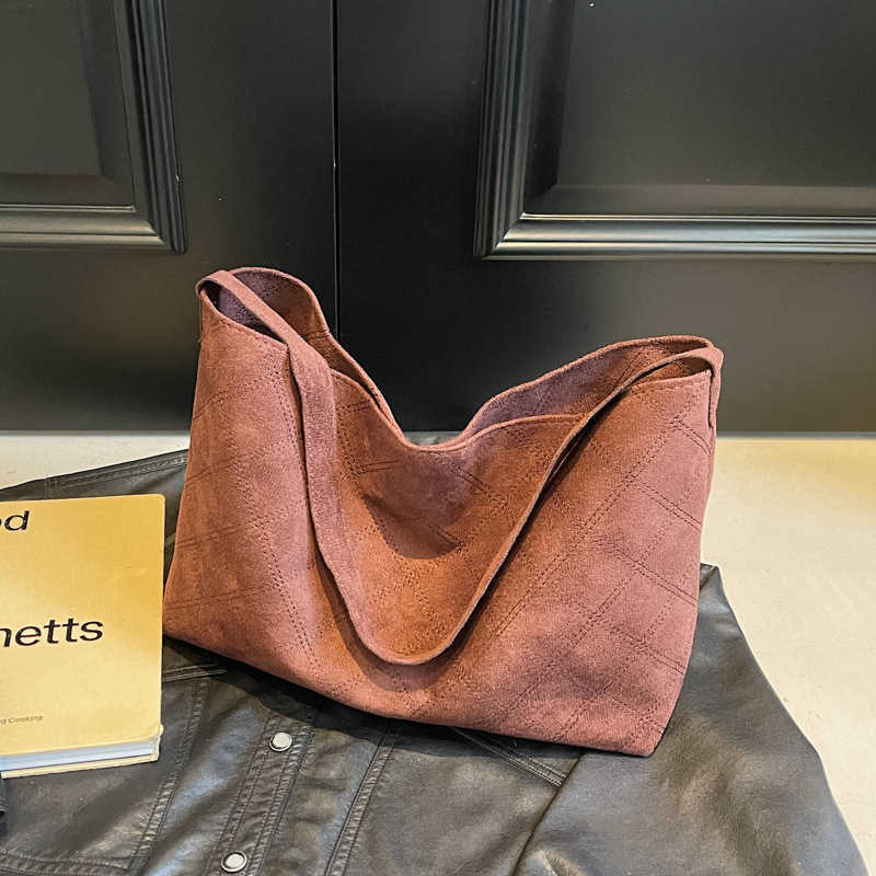 Suede Simple and Beautiful 2024 Leisure New Style Autumn/Winter Large Capacity Commuting Fashion Tote Underarm Single Shoulder Bag for Women 241231
