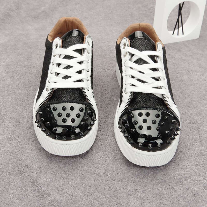 Original Brand Rivets Mens Shoes Kore an fashion Fl at Lace up comfortable skate shoes personality casual sneaker 2024