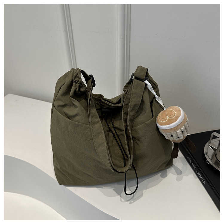 Leisure large capacity drawstring nylon 2024 new fashion trend texture commuting single shoulder armpit crossbody bucket bag 241231