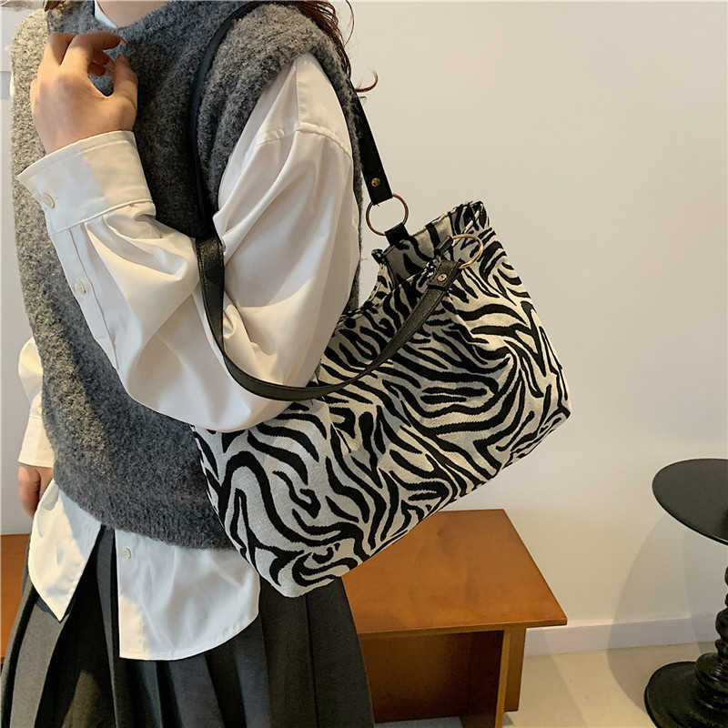 Fashionable 2024 Winter Trendy Personality Cute Bama Pattern Fashion Canvas Shopping Bag Underarm Single Shoulder Big Bag 241231
