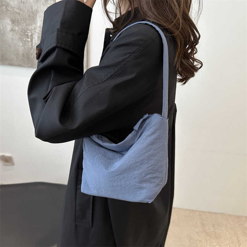 Color blocking winter 2024 new Korean version casual simple nylon fabric trend artistic style armpit single shoulder handbag