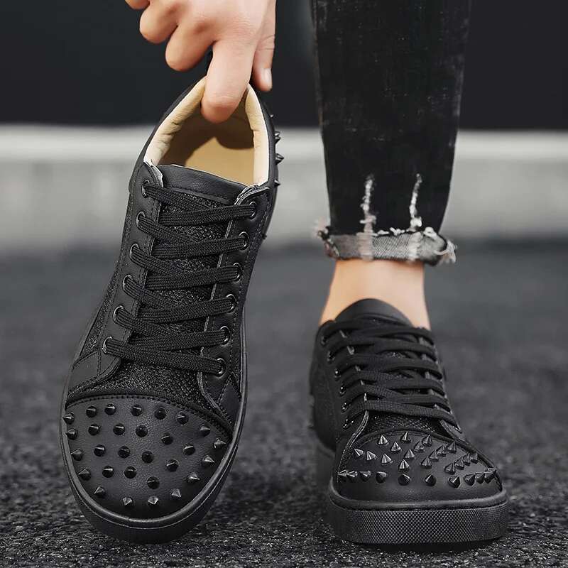 New Sneakers Casual Men Designer Rivet Punk Board Fa shion Leather Canvas Breathable White Shoes