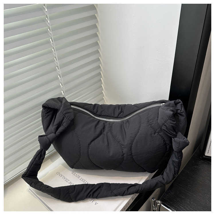 Solid color cotton fashion 2024 autumn and winter new style fashion large capacity casual nylon dumplings crossbody shoulder bag for women 241231