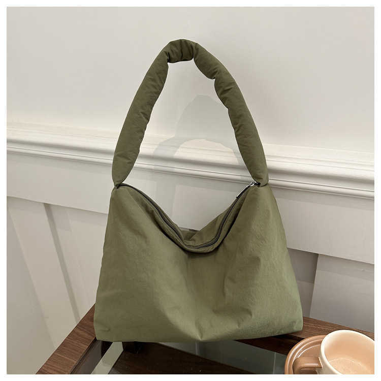 New winter fashion personality casual fashion large capacity solid color 2024 stylish single shoulder crossbody single shoulder bag for women