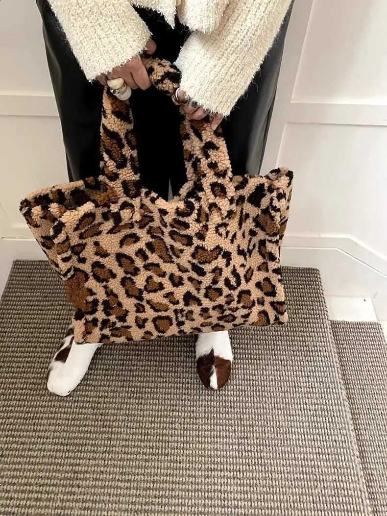 Women Leopord Fluffy Tote Bags Korean Fashion Big Faux Fur Handbags Large Capacity Girl Winter Plush Shoulder Bag Trend 241231
