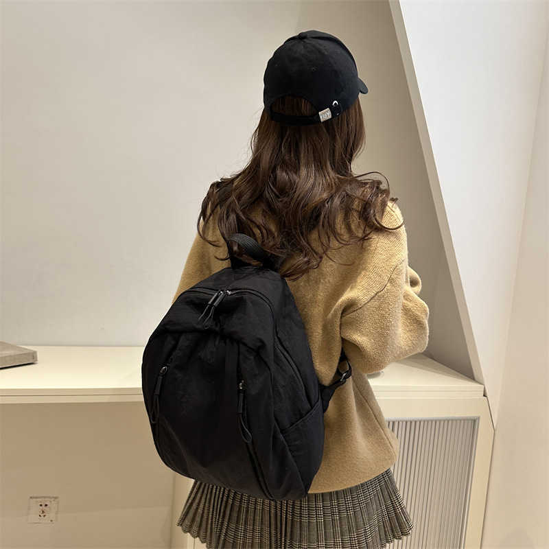 College style lightweight middle and high school students commuting to class trendy Western style solid color large capacity travel backpack for women