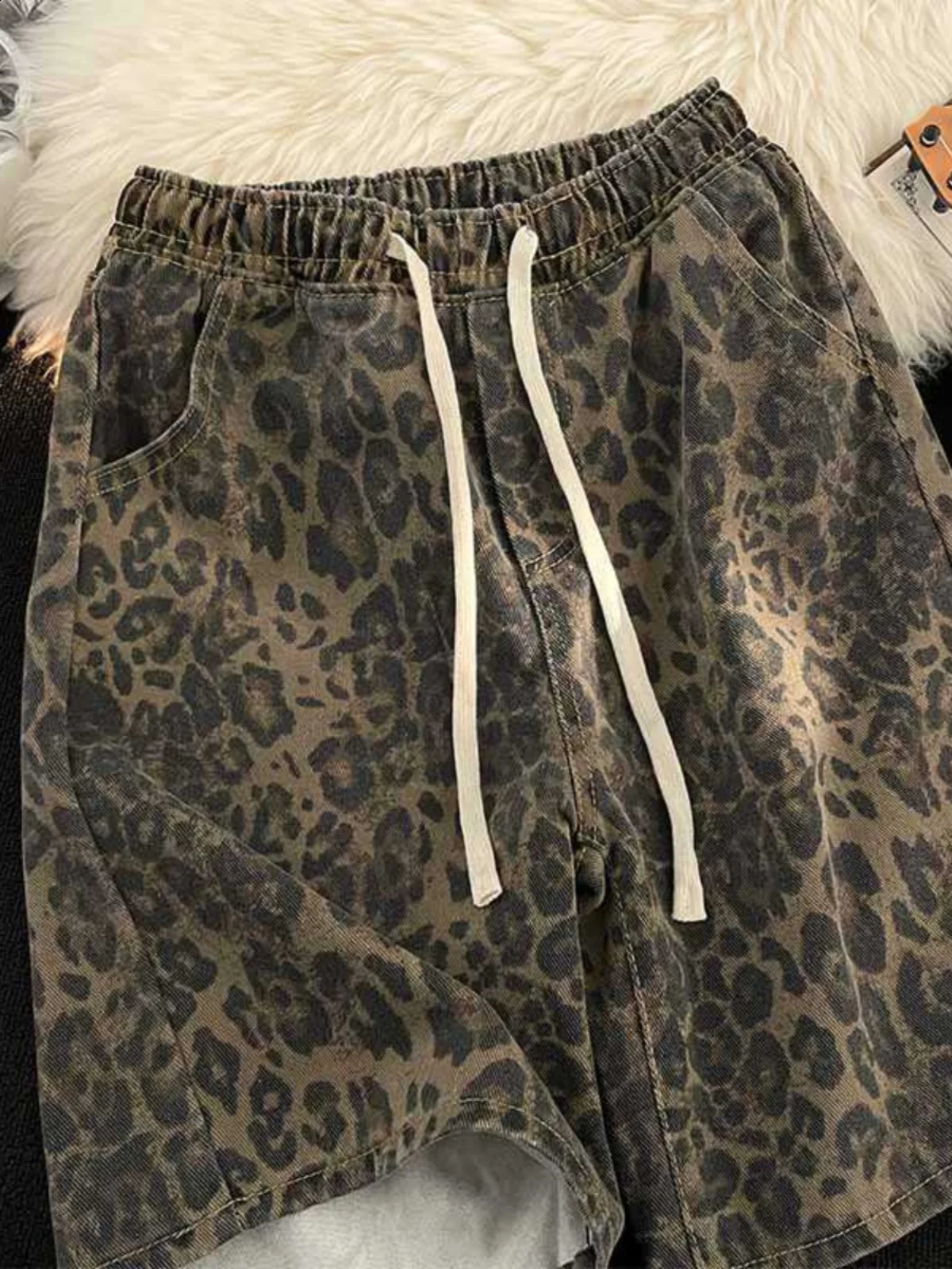 Mens 2025 Summer Fashion Thin Elastic Waist Denim Shorts Mens Leopard Pattern Straight Shorts Mens High Street Shorts P864 241230