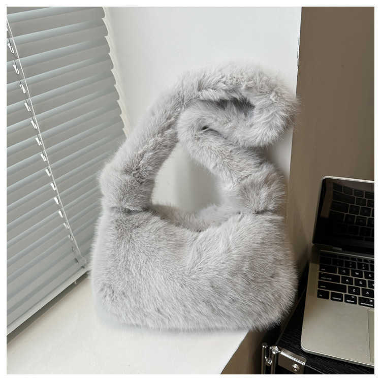 Trendy Fashion Plush 2024 Winter Personalized Large Capacity Casual Western Style Plush Handheld Single Shoulder Underarm Bag 241231