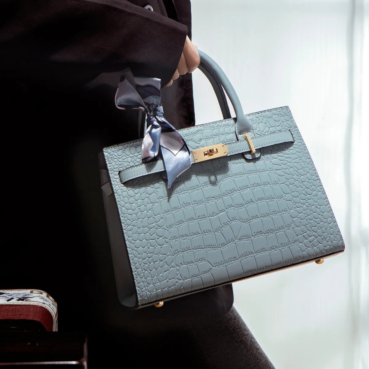 Trendyfashionable 2024 New Feeg Crocodile Pattern Women's Handbag Soft Crossbody Bag For Middle-Aged Women Mothers