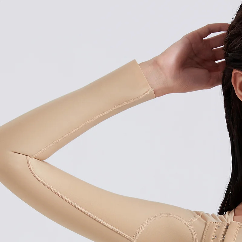 Qianmeis arms shape her body and her back shoulders arms and clothing shape her upper body 241231